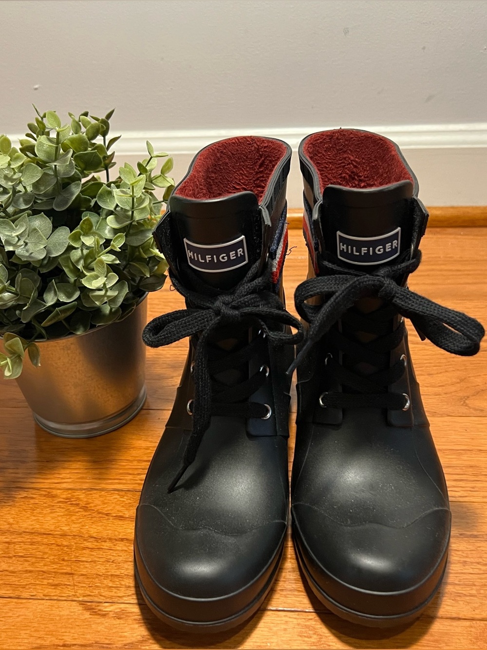 Tommy Hilfiger Black Boots with Red Lining women’s size 7